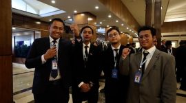 Mahasiswa Indonesia turut menyambut kedatangan Presiden Prabowo Subianto di Islamabad, Pakistan. (Dok. Tim Media Presiden)


Baca artikel detiknews, "Sambut Prabowo di Pakistan, Mahasiswa RI Harap Perkuat Kerja Sama Pendidikan" selengkapnya https://news.detik.com/berita/d-8250330/sambut-prabowo-di-pakistan-mahasiswa-ri-harap-perkuat-kerja-sama-pendidikan.
